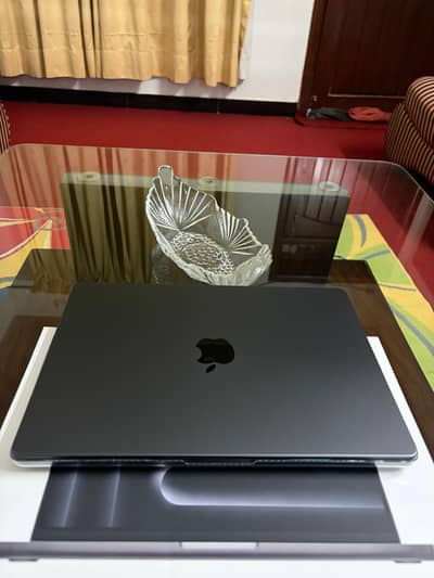 14.2 MacBook Pro M5 - 16/512gb - latest