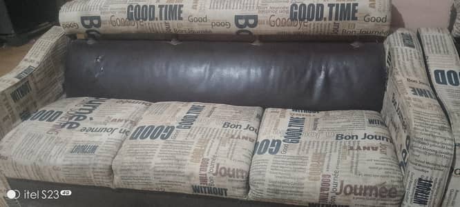 sofa set 3 seaters 2 seaters foam quality 10/9 conditions good