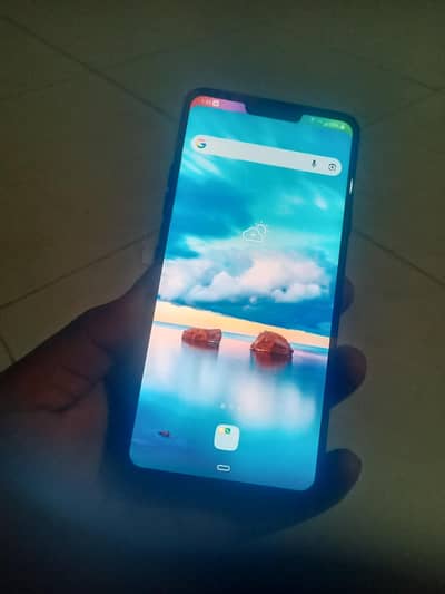 LG g7Think  pub g fon