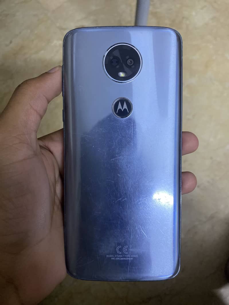 Moto E5 plus 4