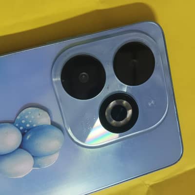 4/128 with charger box۔ 50mp cemera