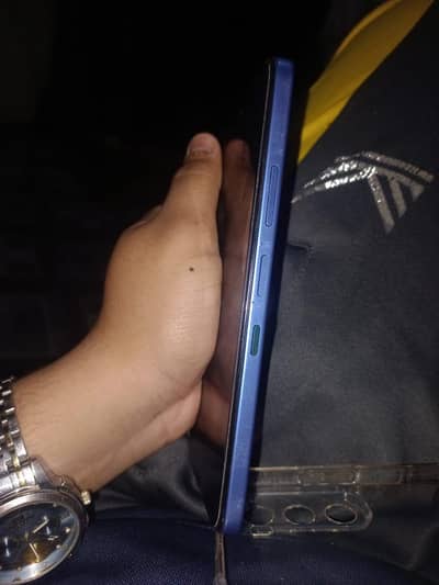 Infinix hot 60i Condition 10/10 6/128 Box Charger Sath. hai all ok hai