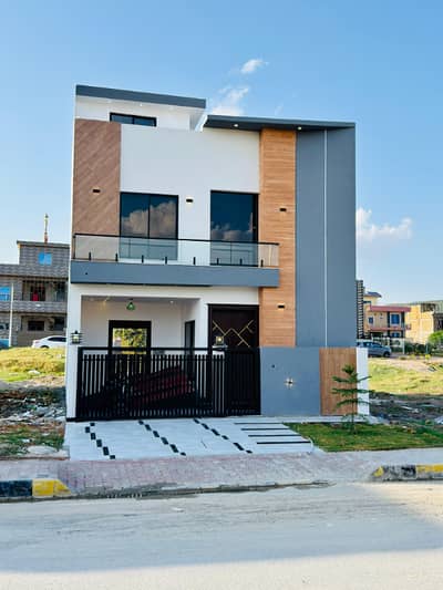 5 Marla park face brand new double road house available for sale