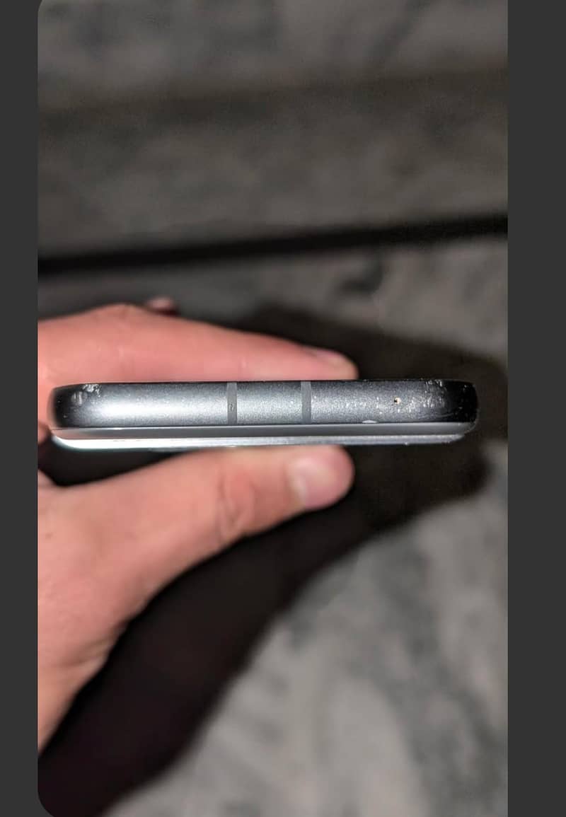 Google pixel 8a 4