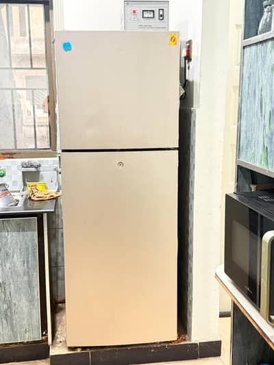 Fridge with steplizer