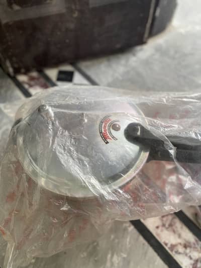 Pressure cooker 6-7 liters