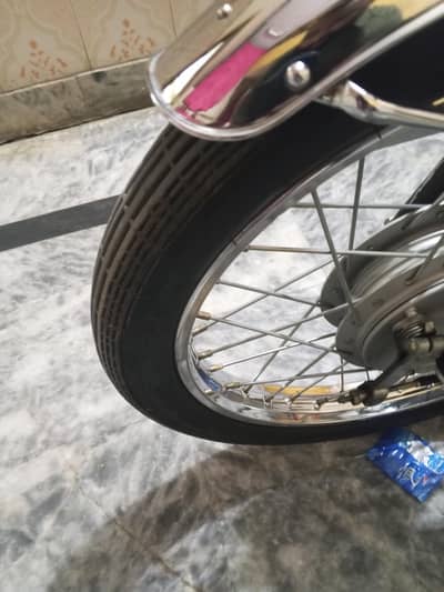 Honda 125 red colour