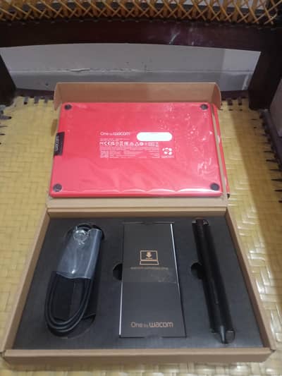 One by Wacom (Creative Pen Tablet)