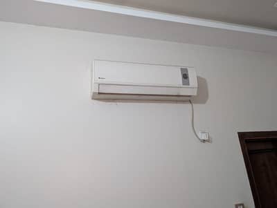 Gree 1.5 ton non inverter ac