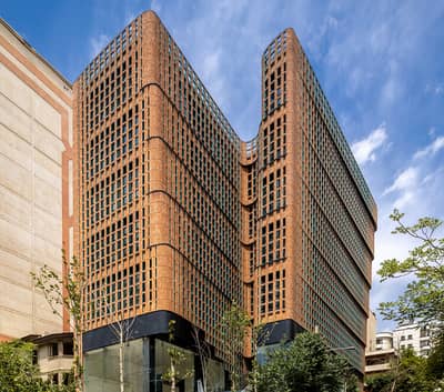 1 Kanal Corner Commercial Plot for Sale in Gulberg Lahore Near Mini Market | Ideal for Plaza & Brand Outlet | Prime Location