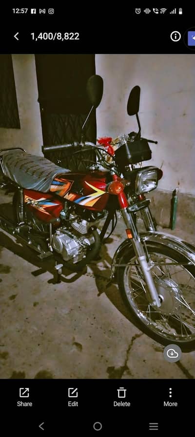 new 125 7700 kilometer Chala hua hai red color ka