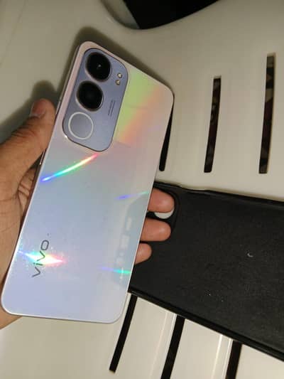 I am selling My Vivo Y19s Mobile 6+6 128 Gb Compelet Box