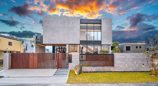 PHASE 6 1-KANAL BRAND NEW FULL BASEMENT BUNGALOW IS AVAILABLE FOR SALE.