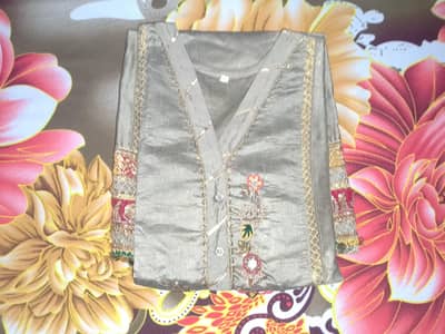 “Beautiful Girls Dress, Good Condition – Affordable”