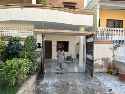 400yards Corner House Ground Floor for rent