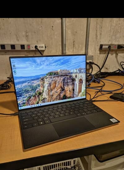 Dell XPS 13 9300 Ultrabook 13.4” UXGA/ Quad Core i7/16GB RAM 512 NVME