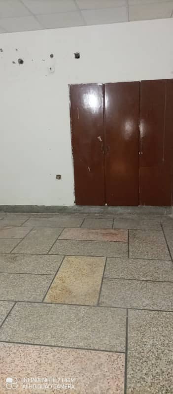 Silent Commercial First floor 240yds for rent