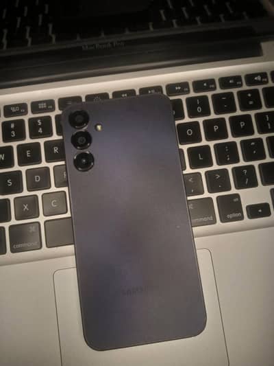 samsung a15  10/10 with box 128Gb