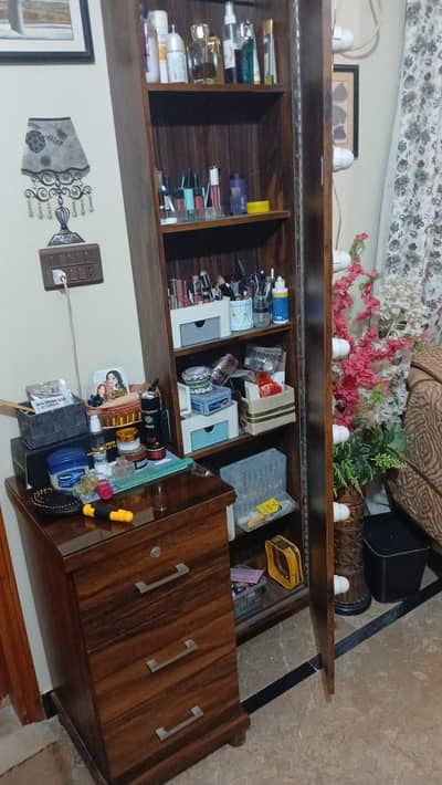 Dressing with Side Table