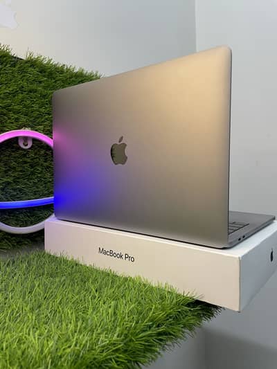 MacBook Pro 2019 13” i5 8/256 TouchBar | WhatsApp 03215984936