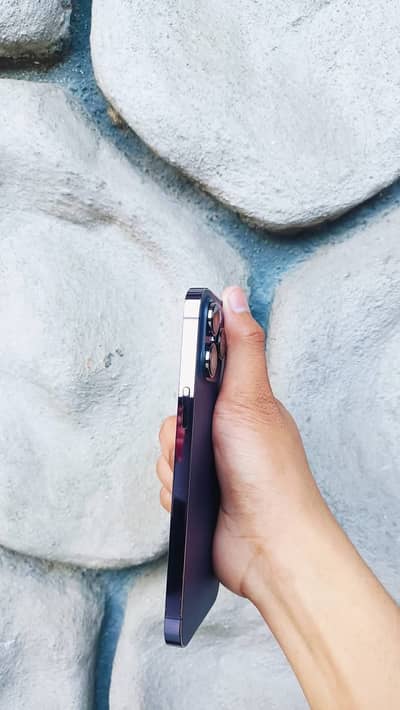 Sim locked / 70 cycle charges only whstapp