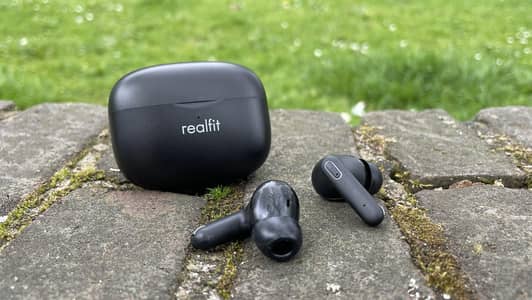 Realfit F3 earbuds