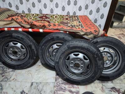 13 size wheel with tyar 145 R80 13 for sale