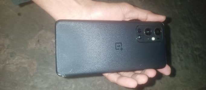 One plus 9pro 5g Dual SIM Everything ok just lines in screen Gaming