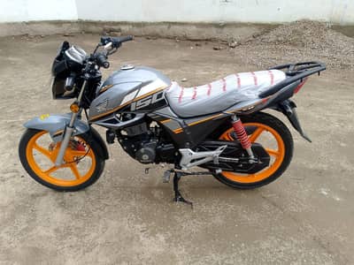Honda cb 150 model 2023.  only 7000km  use