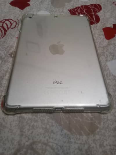 iPad 8/5 inch 16 GB Dubai se aaya tha