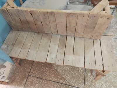 لکڑی کے بینچ