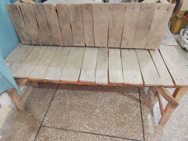 لکڑی کے بینچ 1