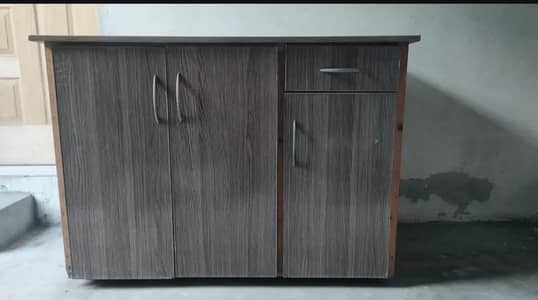 Iron Stand. size 2"*4" good quality.