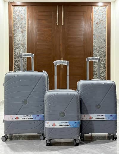 Luggage Bags/ Traveling Bags/ Suitcases/ Trolley Bag's/ Attaching Case