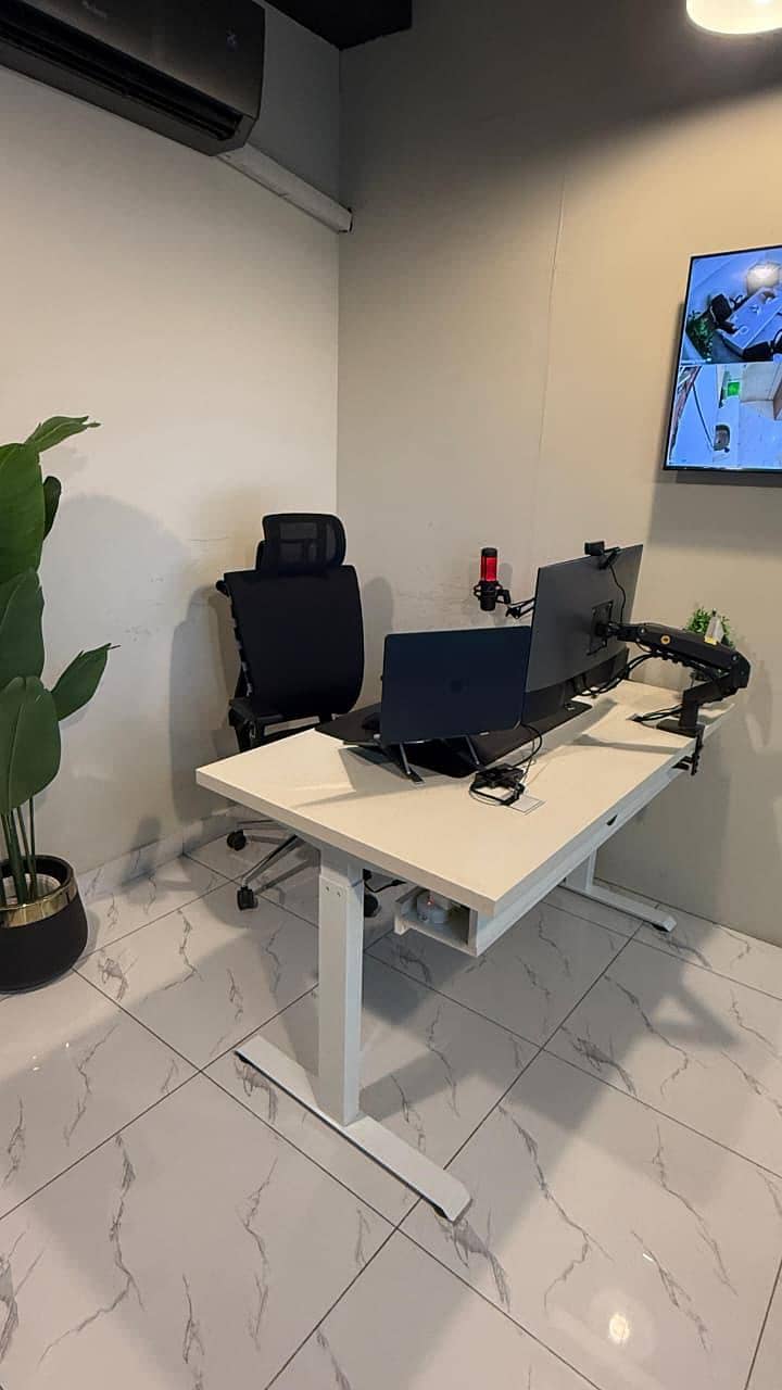 Height adjustable table 14