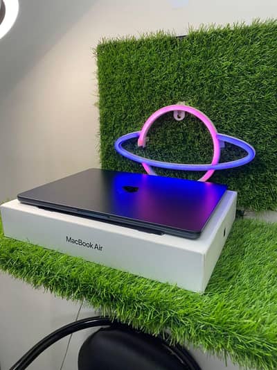 apple MacBook air m2/2022/8/256 gb brand new