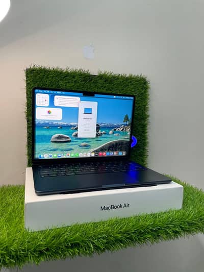 MacBook air m2 13 inch 8 gb ram 512 gb SSD touch id midnight blue