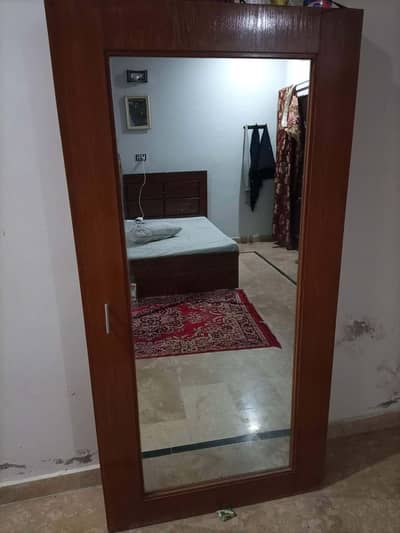 it's wall mounted organizer + dressing