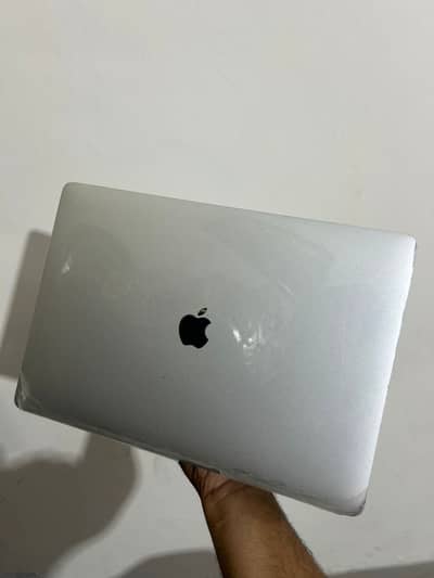 MacBook Pro 15 2016 i7 2.9GHz 16GB RAM Intel HD 530 Graphics Clean!