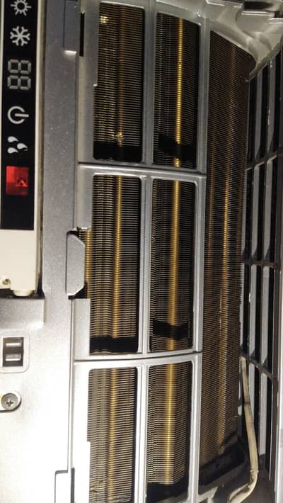 Gree 1 ton DC inverter  heat and cool in new condition