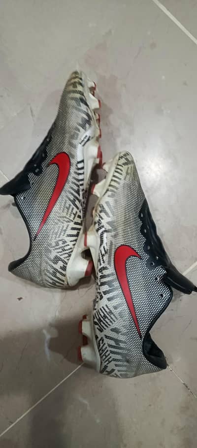 Football shoes for kids 11-----13,14 year kids 39 size number