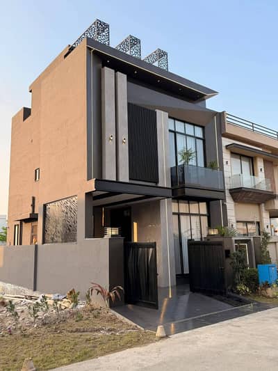 5 MARLA BRAND NEW UNIQUE & STYLISH HOUSE FOR RENT IN DHA 9 TOWN LAHORE