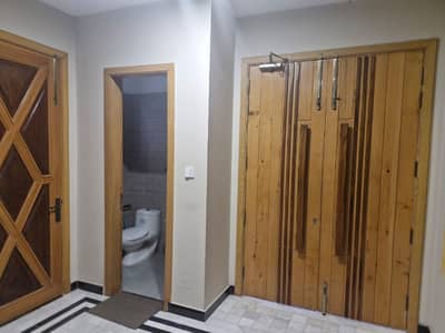 20 MARLA OWNER BUILD BEAUTIFUL AND Solid BUNGALOW FOR SALE IN LDA 1 GOOD LOCATION