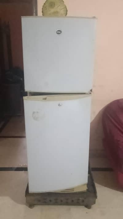 pel  mediom size fridge for sale  100% working  22000