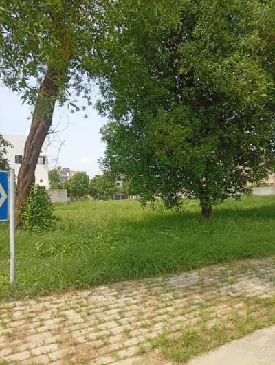 VALENCIA TOWN LAHORE 50 MARLA PLOT LOW COST URGENT SALE SALE SALE