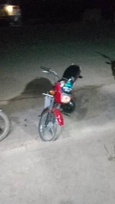 cd dream 19 model  belkul achi halat me ha. . Tanki tyre engine ok. .