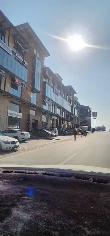 Ready to Move Main Road 15000 Sqft Plaza for rent best for Restaurant,Cafe,Gym,Hospital ,Food court etc Available for Rent