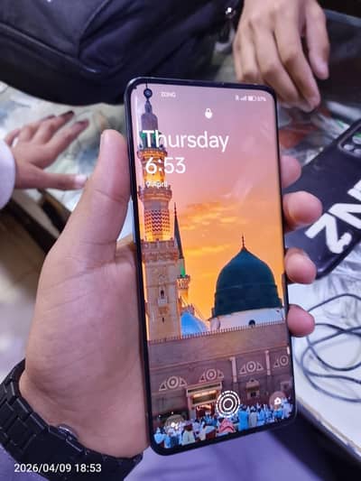 one plus 9 pro 13/256 10/10 condition just camera ke sat minor sa dot