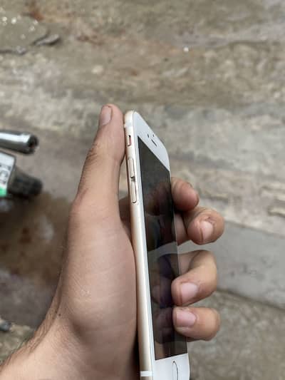 Iphone6 sim working 64gb all ok only bettry change urgent dale