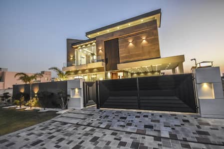 1-Kanal Contemporary Bungalow 5 Bedrooms, Elegant Double-Height Lobby